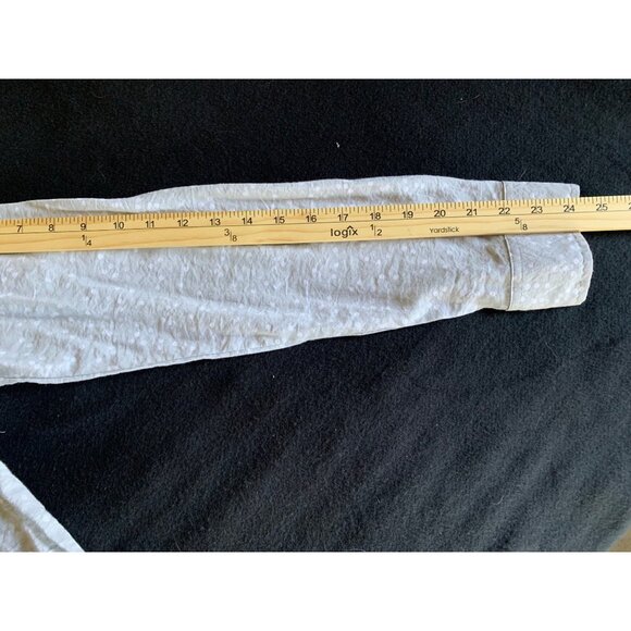 Van Heusen Size XLarge Long Sleeve Polka Dot Button-Down Shirt - Picture 6 of 10